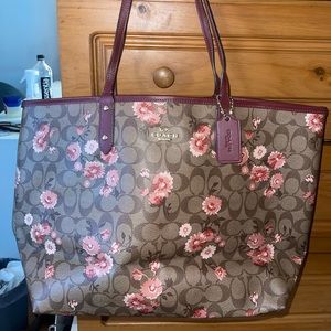 Coach Shoulder Tote bag in burgundy